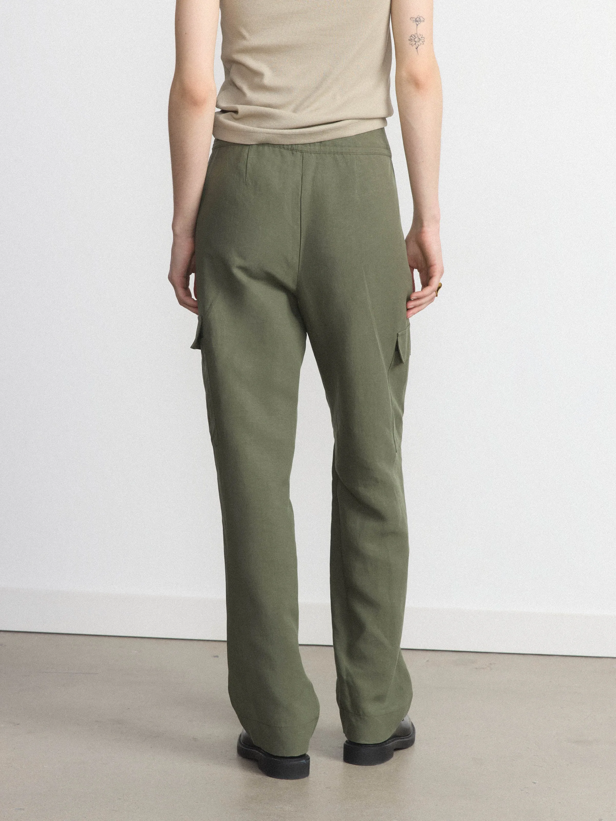The Jane Straight Cargo Pant in Olive Green